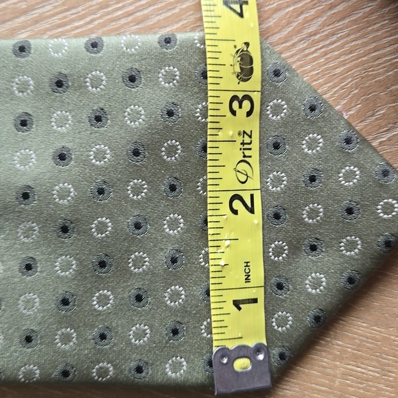 Steve & Barry's Silk Green Patterned Necktie - Picture 2 of 8